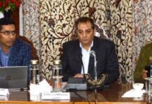 Expedite pending dev works of Srinagar district: Div Com to Officers