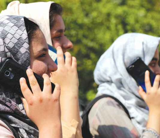 What Must Mobile Retailers in Kashmir do to Brace for a Difficult year?