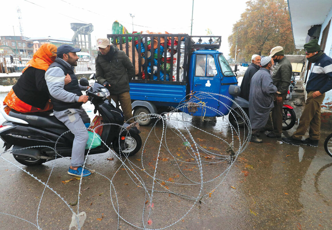 Restrictions-at-Dargah-Hazratbal-Srinagar-on-the-eve-of-Eid-ul-Milad