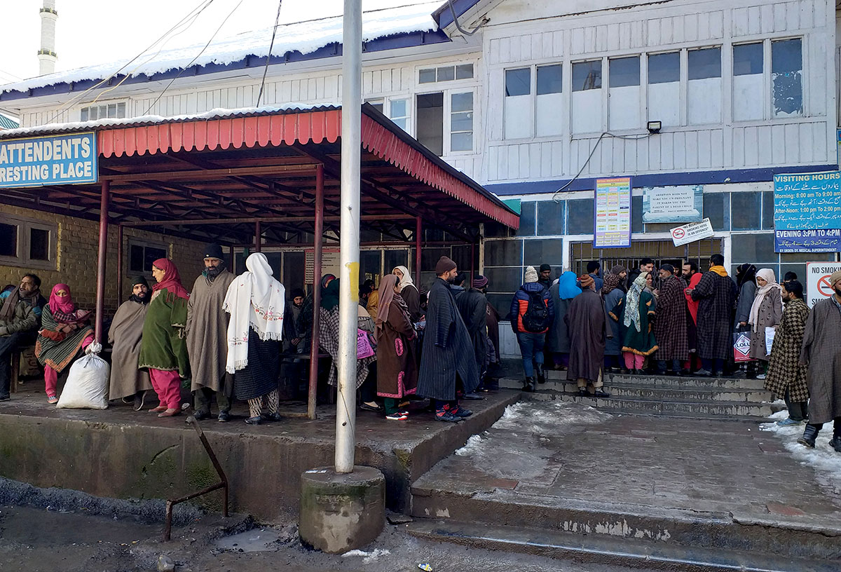 A huge rush of patients, attendants outside Block B’s radiology ward section. KL Image by Shah Hilal