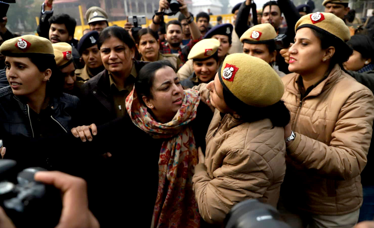 Police arrests a lady protestor near Red Fort, Delhi. Image by Nasir Kachroo