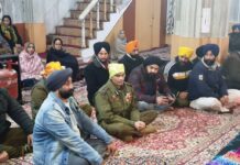 IGP Kashmir visits Gurdwara at Rainawari
