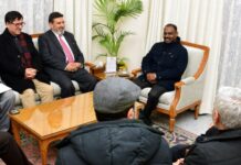 Altaf Bukhari takes a delegation to Raj Bhavan, seeks statehood