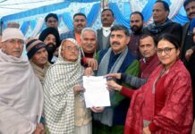 Jugal Kishore distributes compensation of Paddy crop loss at R.S Pura, Bishnah