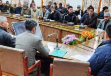 AK Mehta, Sarmad Hafeez take stock of public grievances at Srinagar