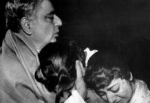 Rubaiya Sayeed(centre) with Mufti Sayeed and Mehbooba Mufti after her release.
