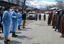 DC Shopian Visits Red Zone Village Of Heerpora, Asks Doctors To Gear-Up
