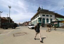 Coronavirus: Lockdown continues in Kashmir