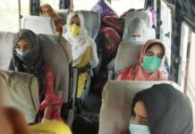 Kashmiri girls stuck in Delhi sent back to Kashmir