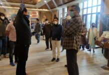 DC Srinagar Reviews Arrangements At Quarantine Centres, Interacts With Arriving Residents