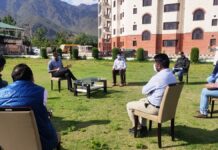 DC Srinagar inspects facilities at quarantine centres