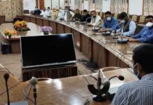 DC Srinagar holds consultations with KEA, KCCI, FCIK and others
