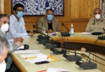 Div Com reviews status of smart city project