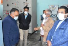 Div com tours Srinagar city to review dewatering measures