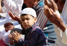 Barring Eidgah and Jamia, Eid Prayers Offered Across Kashmir