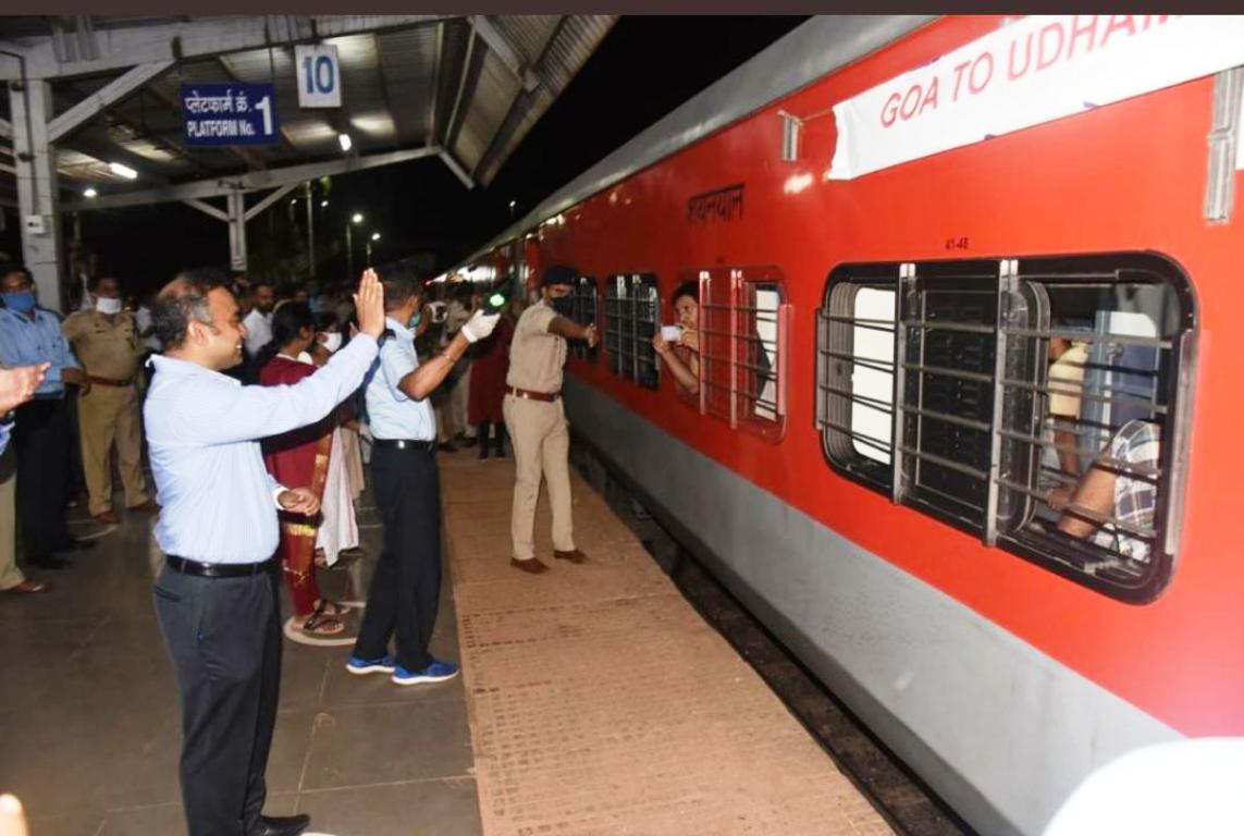 When the train leave. Train leaves. Train left. Train left hand. Leaving Trains.