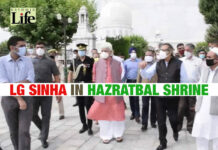 LG Sinha in Hazratbal Shrine