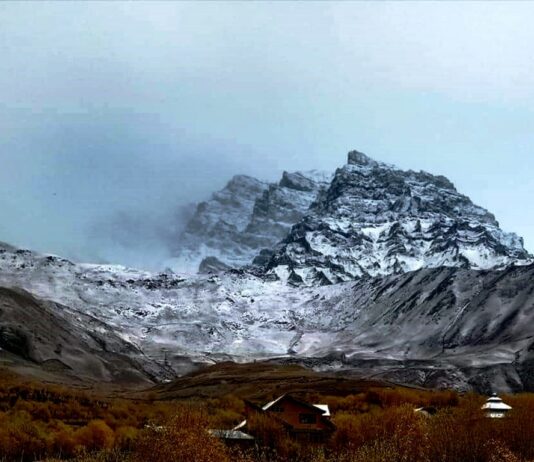 Light Snowfall in Higher Reaches, Rain Lashes Kashmir Plains