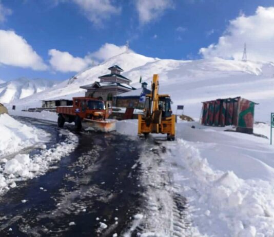 Mughal Road Closed Temporarily Following Season’s First Snowfall