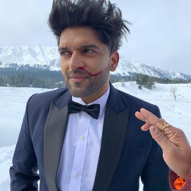 Singer Guru Singer Guru Randhawa Suffers Nose Bleeding While Shooting In Kashmir ...