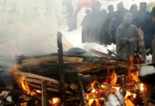 Muslims Perform Last Rites Of Kashmiri Pandit Amid Snowfall