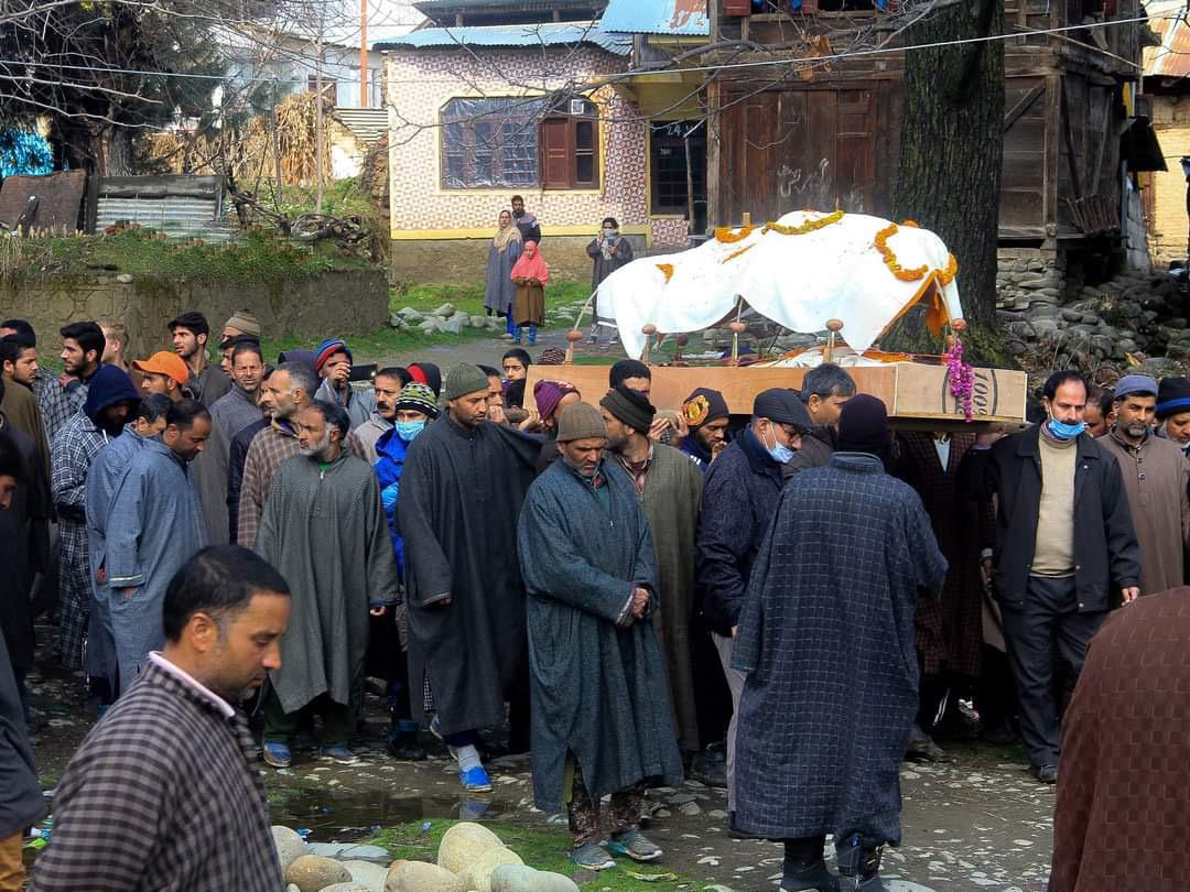 Muslims Help Perform Last Rites Of Kashmiri Pandit