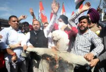 JK Congress Workers Burn Effigy Of Ghulam Nabi Azad For Praising PM Modi