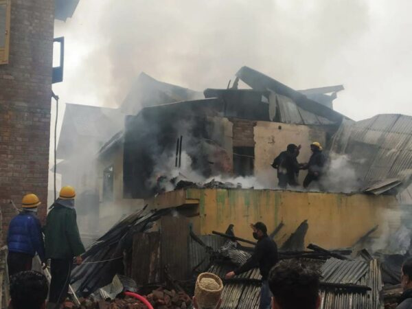 Fire Damages Residential House In Batamaloo | Kashmir Life - Latest ...
