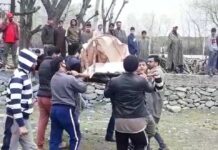 Muslims Perform Last Rites Of Kashmiri Pandit In Central Kashmir