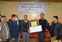 Principal Secretary I&C Confers State Awards To Handicraft Artisans