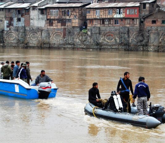 Search Resumes for Srinagar Man Who Jumped into River Jhelum
