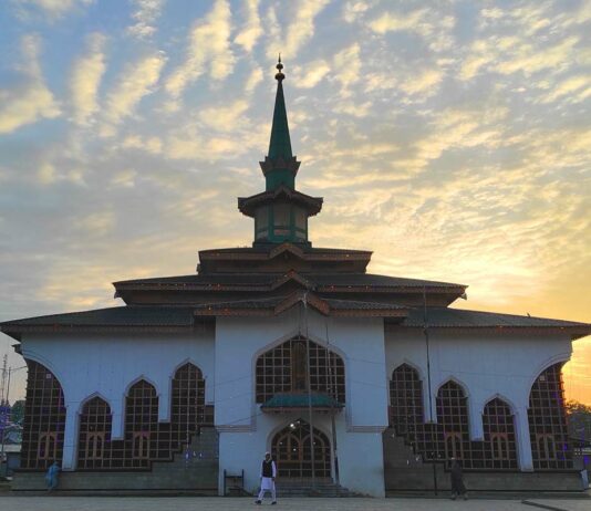 Chrar-i-Sharief Shrine (KL Image by Shuaib Wani)
