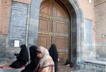 In Protest, A Few Women Had Prayers At The Jamia’s Locked Gate