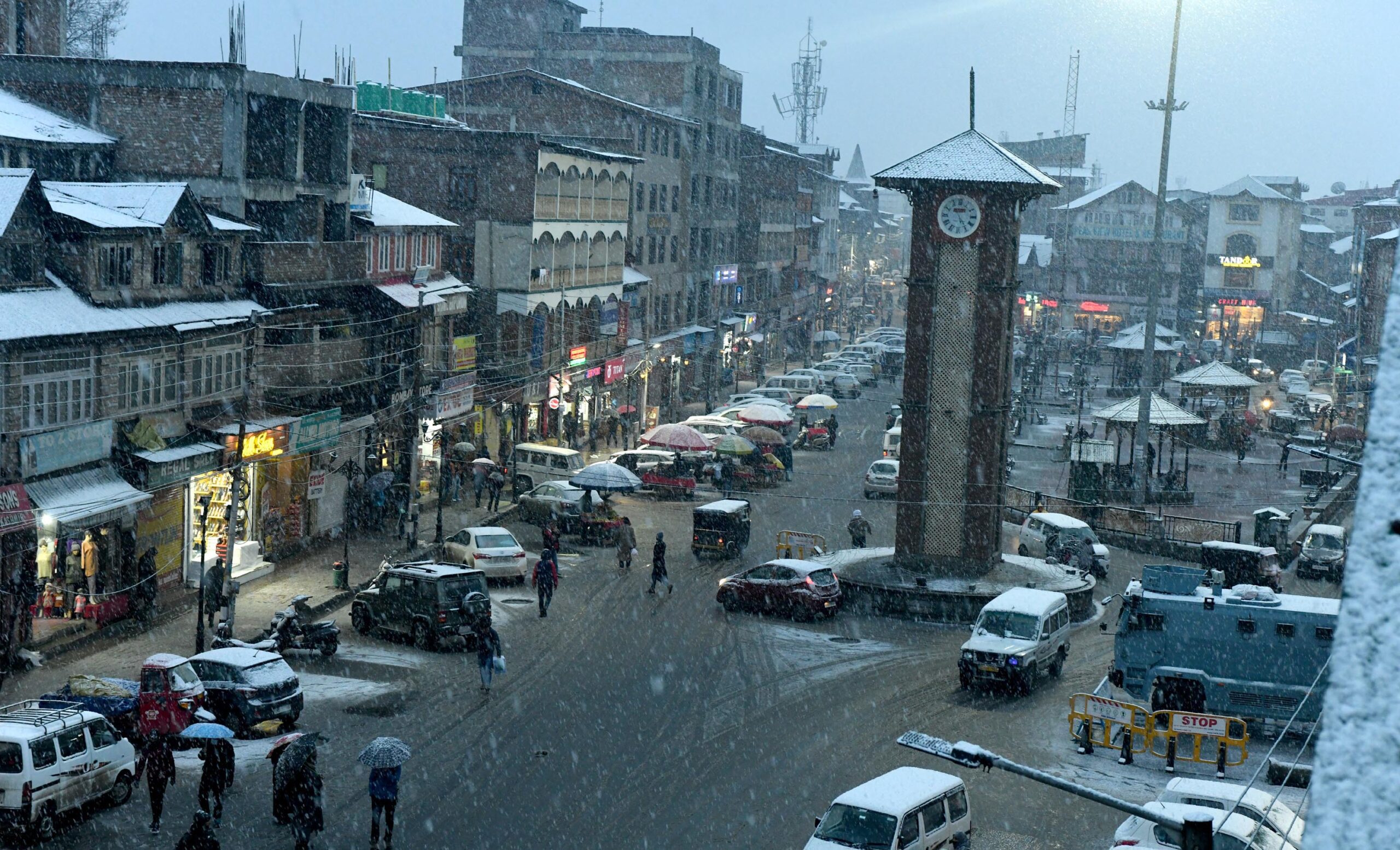 Gear Up All Resources, DHSK To Officers Amid Snowfall Prediction In Kashmir