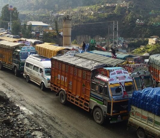 Jammu–Srinagar Highway Remains Closed as Landslides Hamper Restoration Work