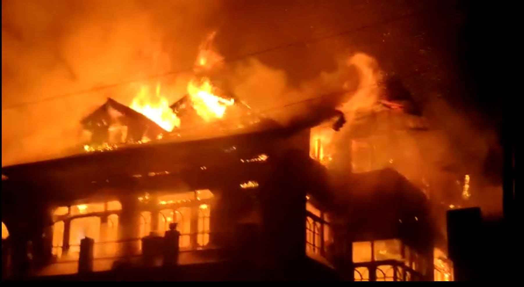 Residential Home Broken in North Kashmir Blaze