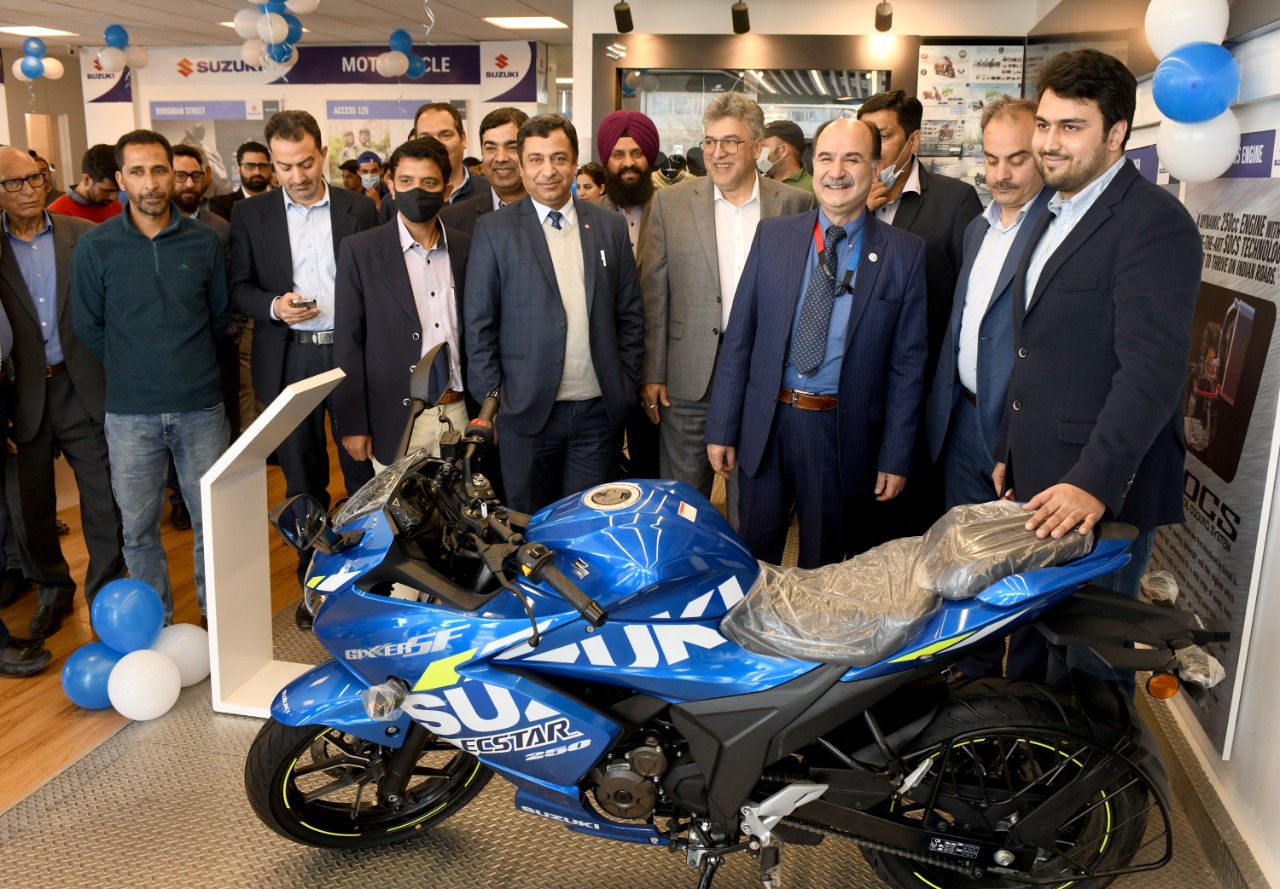 Suzuki store gixxer showroom