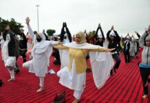 Lt Governor, Union MoS Participate In International Day Of Yoga Celebrations At Dal Lake