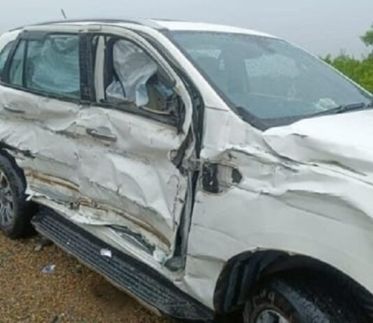 Tourist Injured After Stone Hits Vehicle in South Kashmir