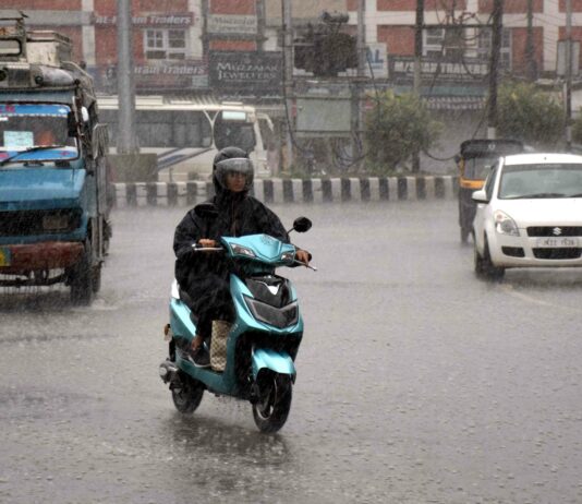 Heavy Rain Likely in J&K, MeT Warns of Landslides and Flash Floods