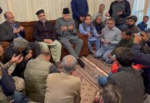 A Day After, Dr Farooq Abdullah Visits Ansaris’ For Condolence