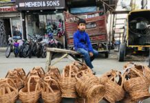 Video: Kashmir Kangri Survives The Modernity Shift, Still a Big Business