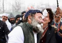 Rahul Gandhi, Priyanka Play With Snow, Throw It On Each Other In Srinagar