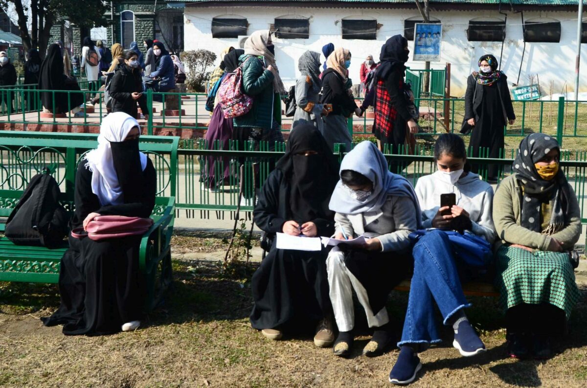 Solely 30 Per cent of Faculties in JK Have Web Entry: Survey