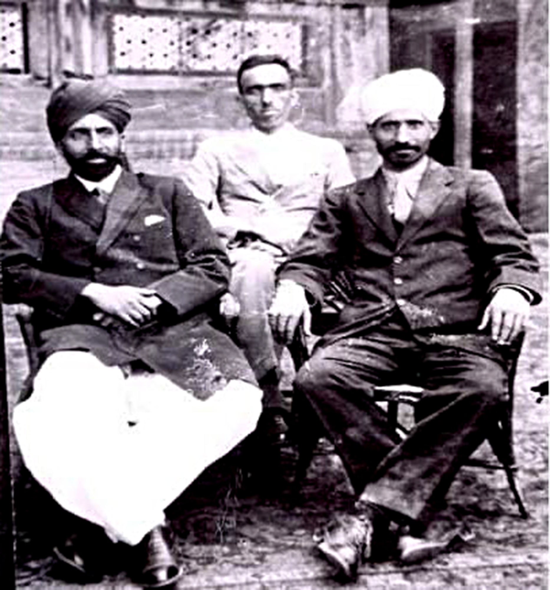 Khawaja Saududdin Shawl left Ghulam Ahmad Ashai and Sheikh Mohammad Abdullah at Shawl House in Kahnyar somewhere before 1947.
