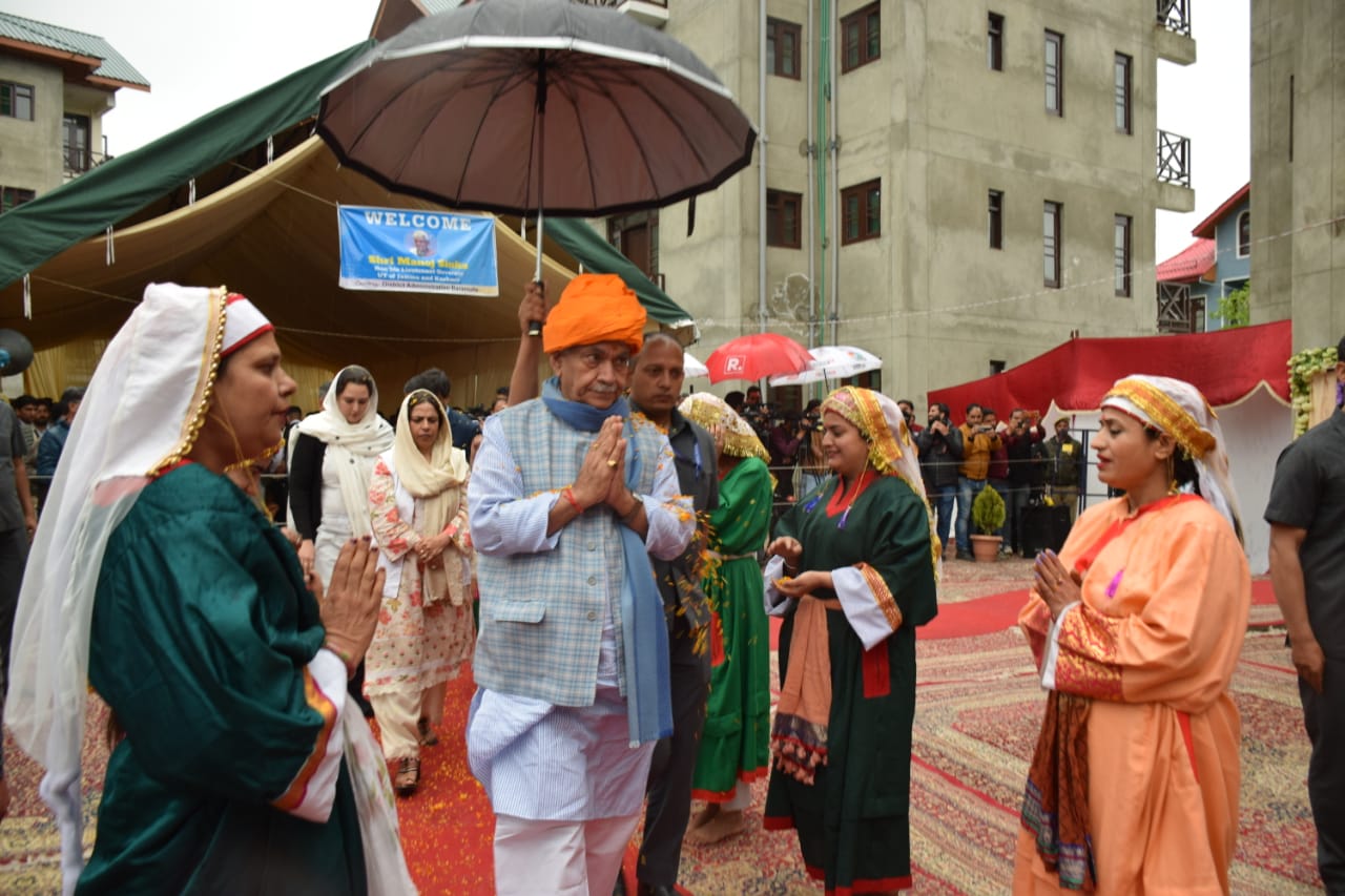 Lt Governor Manoj Sinha inaugurated newly constructed 576 residential accommodations for PM Package Employees at Baramulla Bandipora Ganderbal Shopian 10