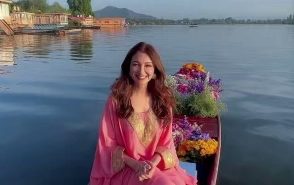 Bollywood Star Impressed By Kashmir's Empowered Women Entrepreneurs - Vimarsana News