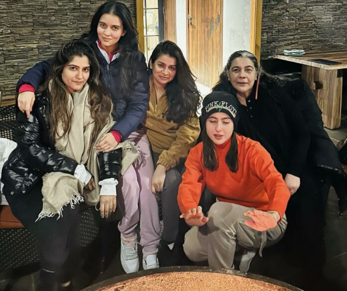 Sara Ali Khan Enjoys Her Time In Kashmir Recent Trip With Mother And