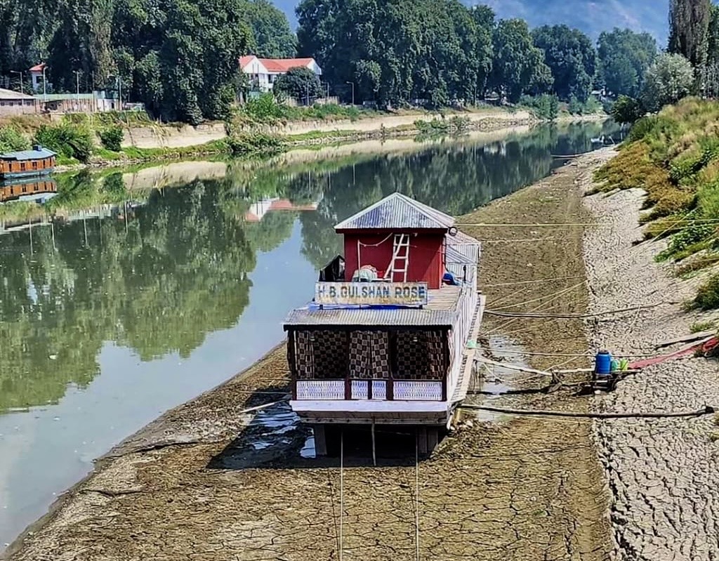 Dry Spell Dampens Kashmir’s Winter Tourism, 70 % Houseboats Empty in Dal and Nigeen Lakes