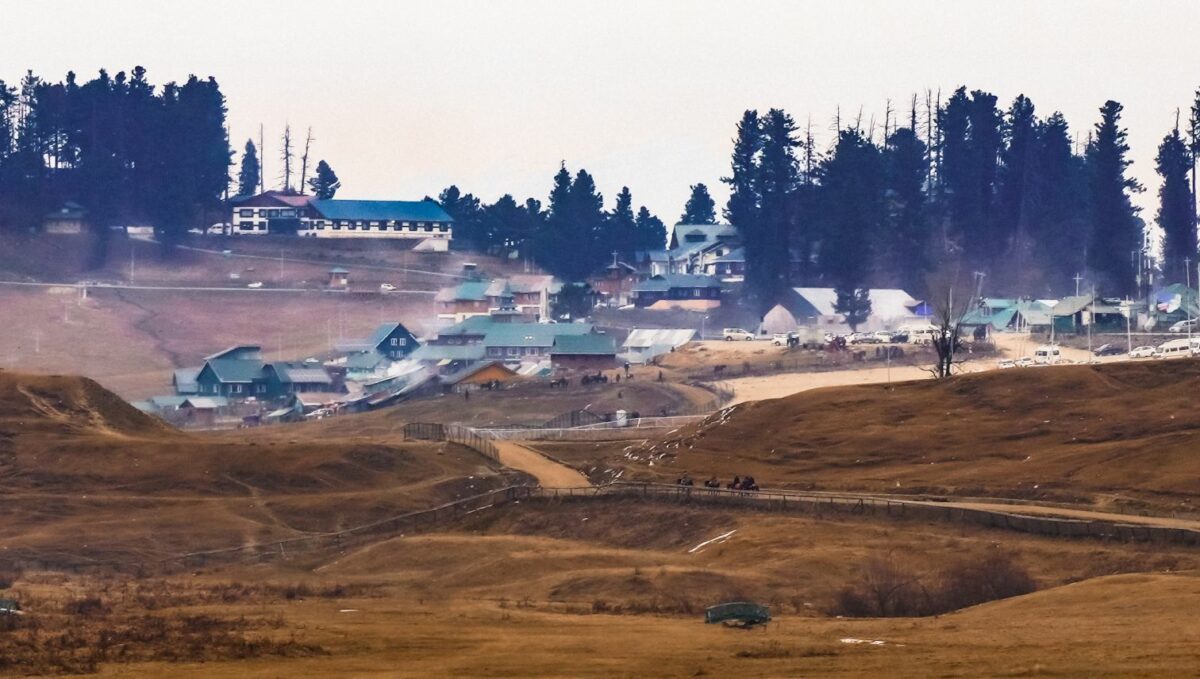 The once lively slopes of Gulmarg, where skiers would indulge for hours, now stand devoid of snow, leaving ski enthusiasts yearning for the thrill that used to define this winter haven